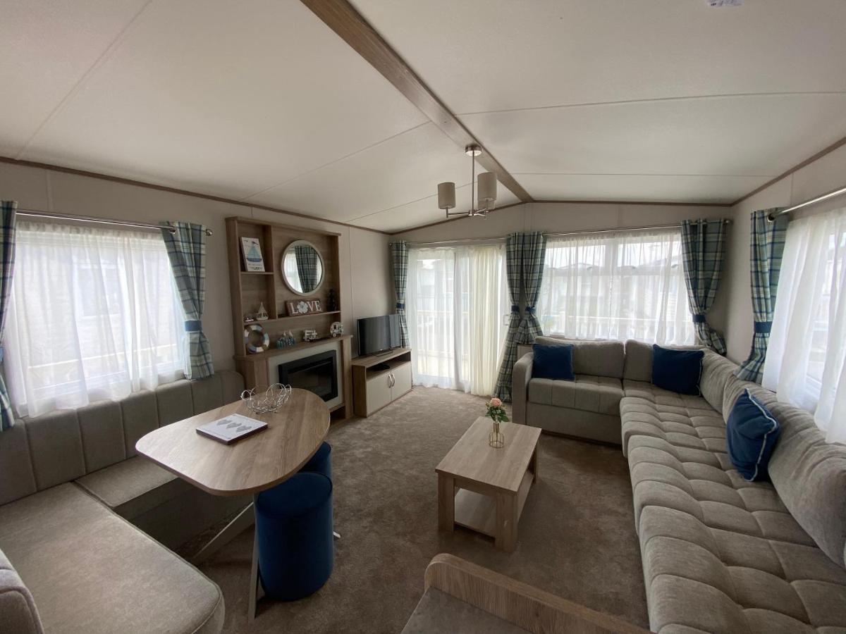 Palm Grove 182 - Pet Friendly, Wifi, Close To Beach And Clubhouse - Golden Palm Resort - Meadow Lakes Caravan & Lodge Hire Skegness Exterior foto