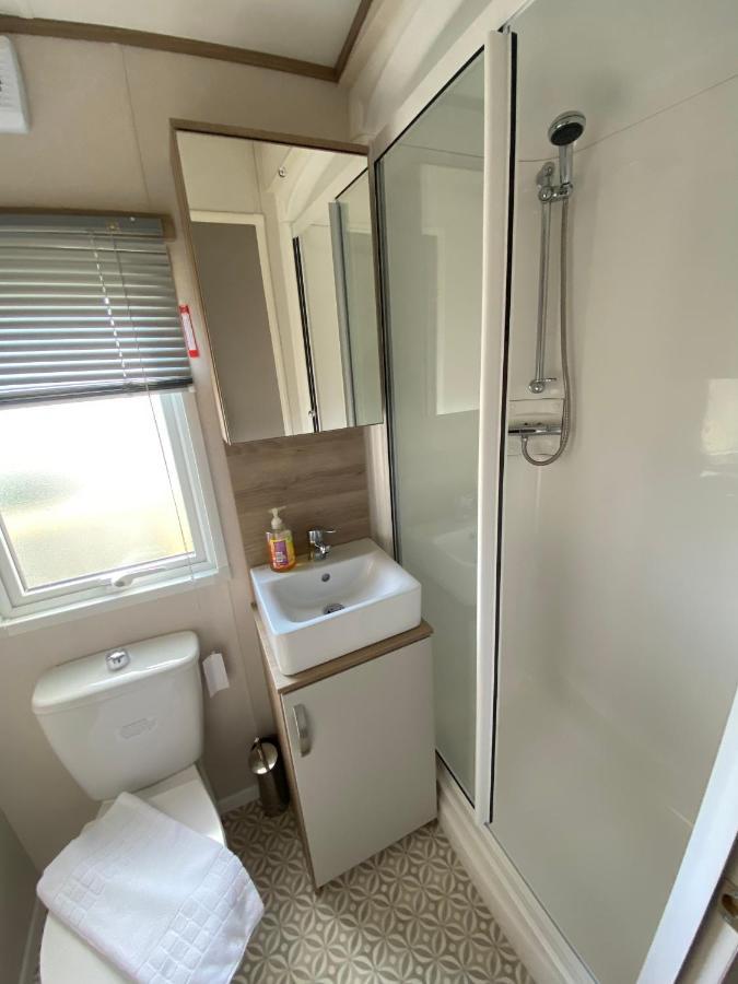 Palm Grove 182 - Pet Friendly, Wifi, Close To Beach And Clubhouse - Golden Palm Resort - Meadow Lakes Caravan & Lodge Hire Skegness Exterior foto
